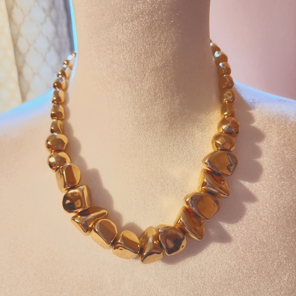 Chunky gold necklace